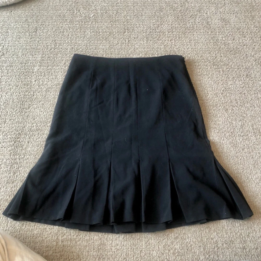 Black Pleated A-line Skirt - Picture 2 of 4
